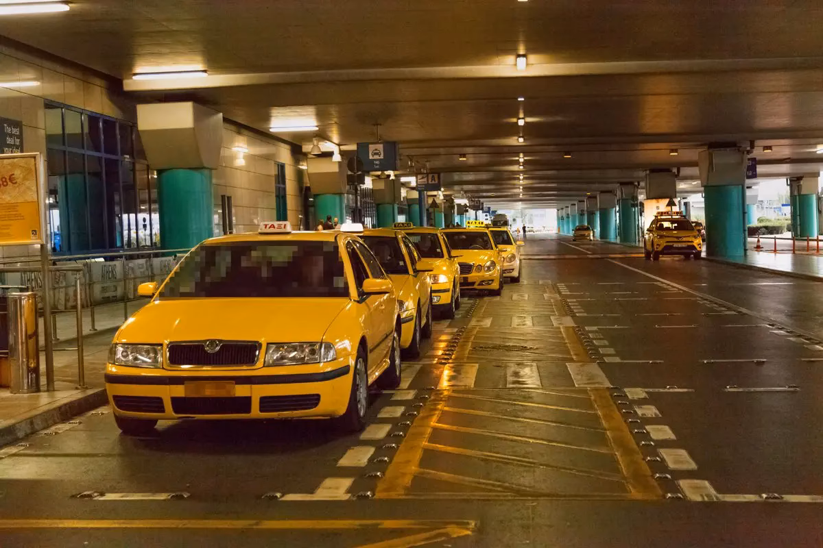 How to get from Athens to Piraeus?