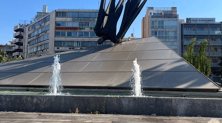 How much does a taxi cost in Greece?