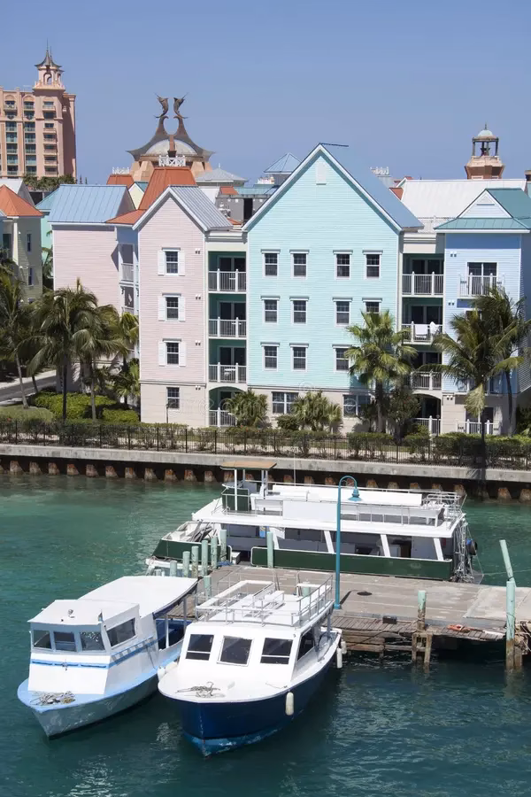 Can you take a cab from Nassau to Atlantis?