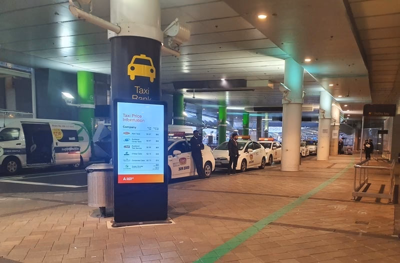 What if I can't find a taxi in Auckland International Airport (AKL)?