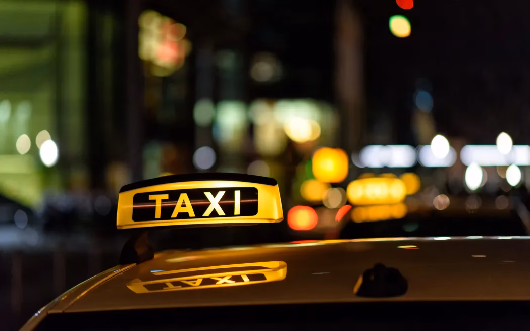 How much do you tip a taxi in Auckland?