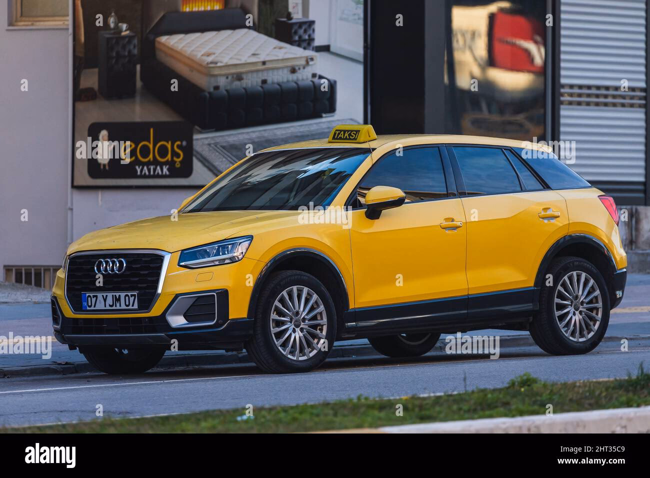 Why should you advertise a branded taxi?