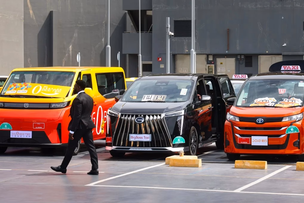 What is the difference between a taxi fleet and a PHV?
