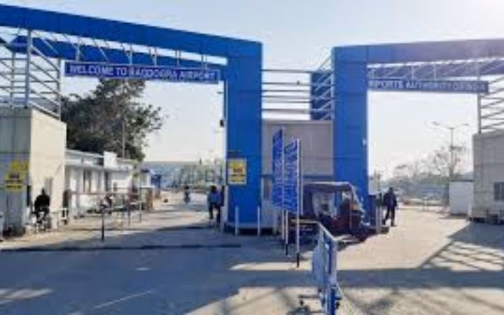 How much does it cost to travel from Bagdogra to Jaigaon?