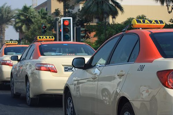 How much do you tip a taxi driver in Manama?