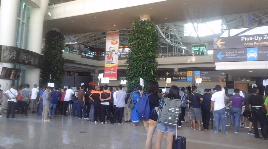 How do Bali airport taxi rates work?