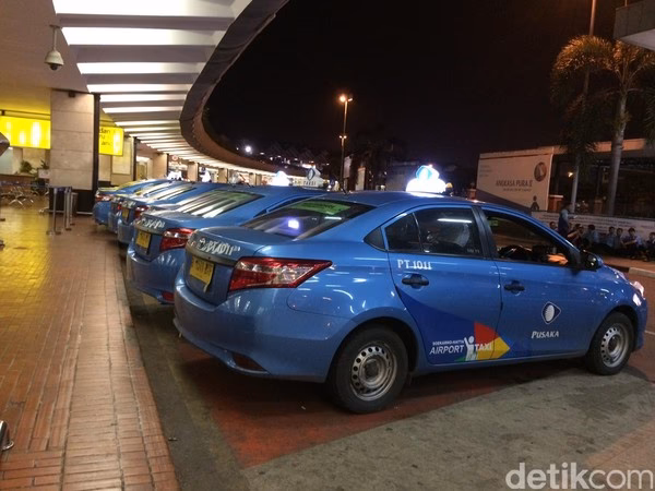 How much is a taxi to Merdeka Square?