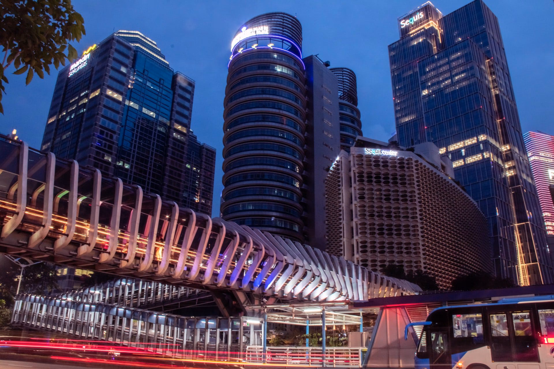 Is there a bus from Simpang Dago to Jakarta airport?