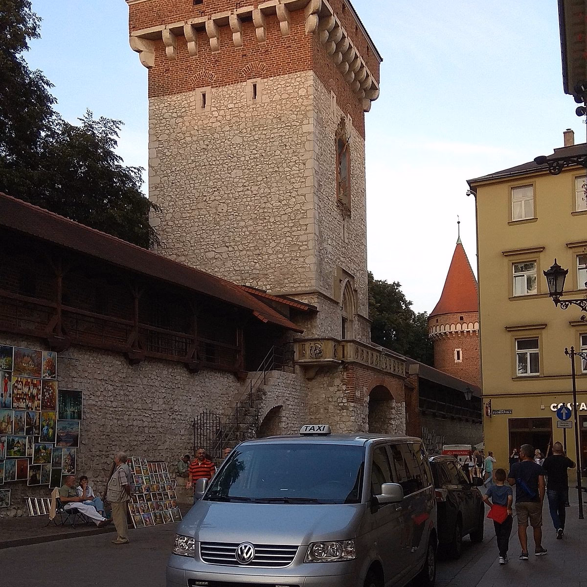 How to get from airport to Krakow?