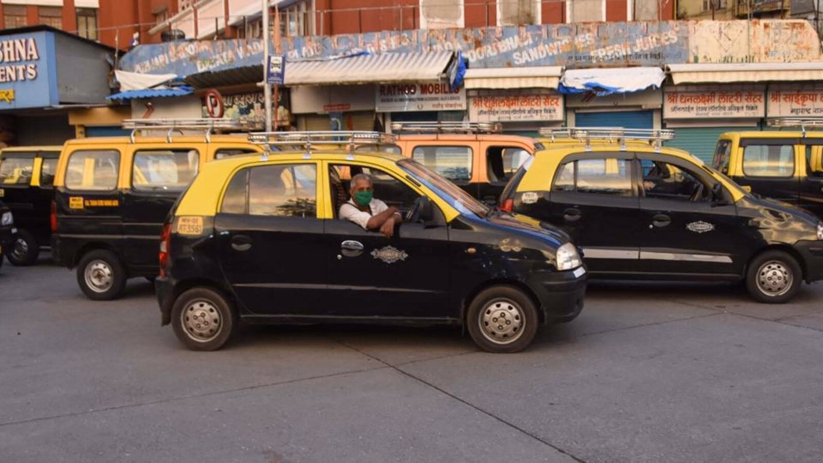 Does Mumbai have a taxi service?