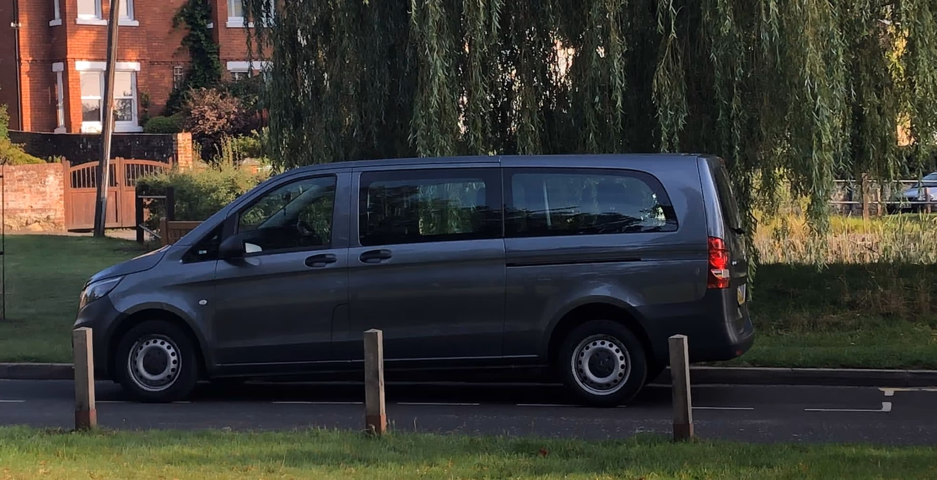 Who are Maidstone minibus taxis?
