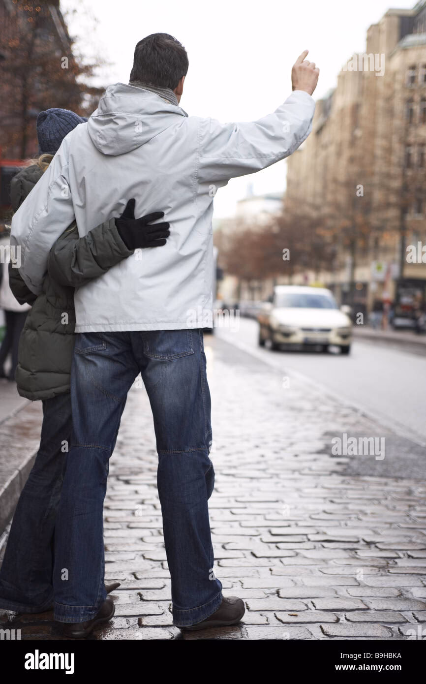 What does beckon mean?