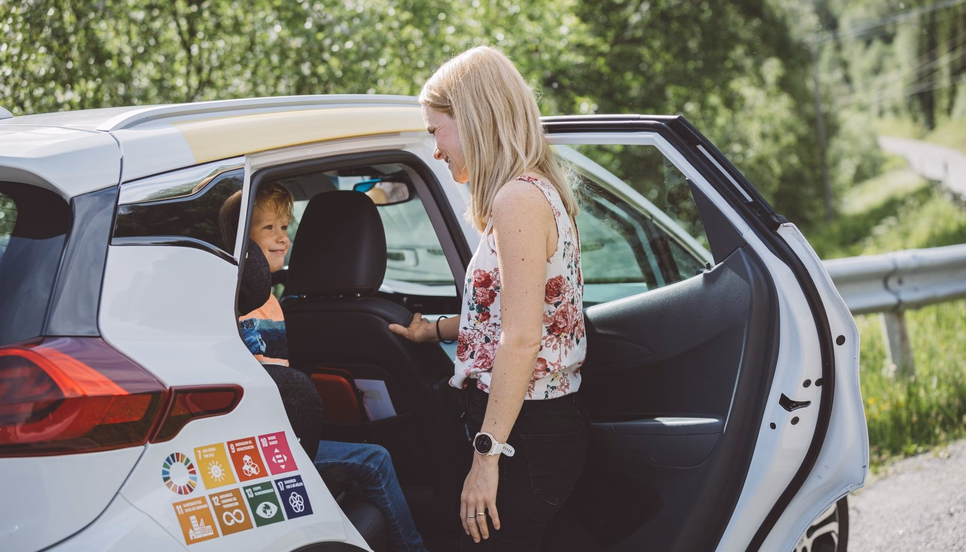 Why should you choose a day and night taxi service in Nairn?