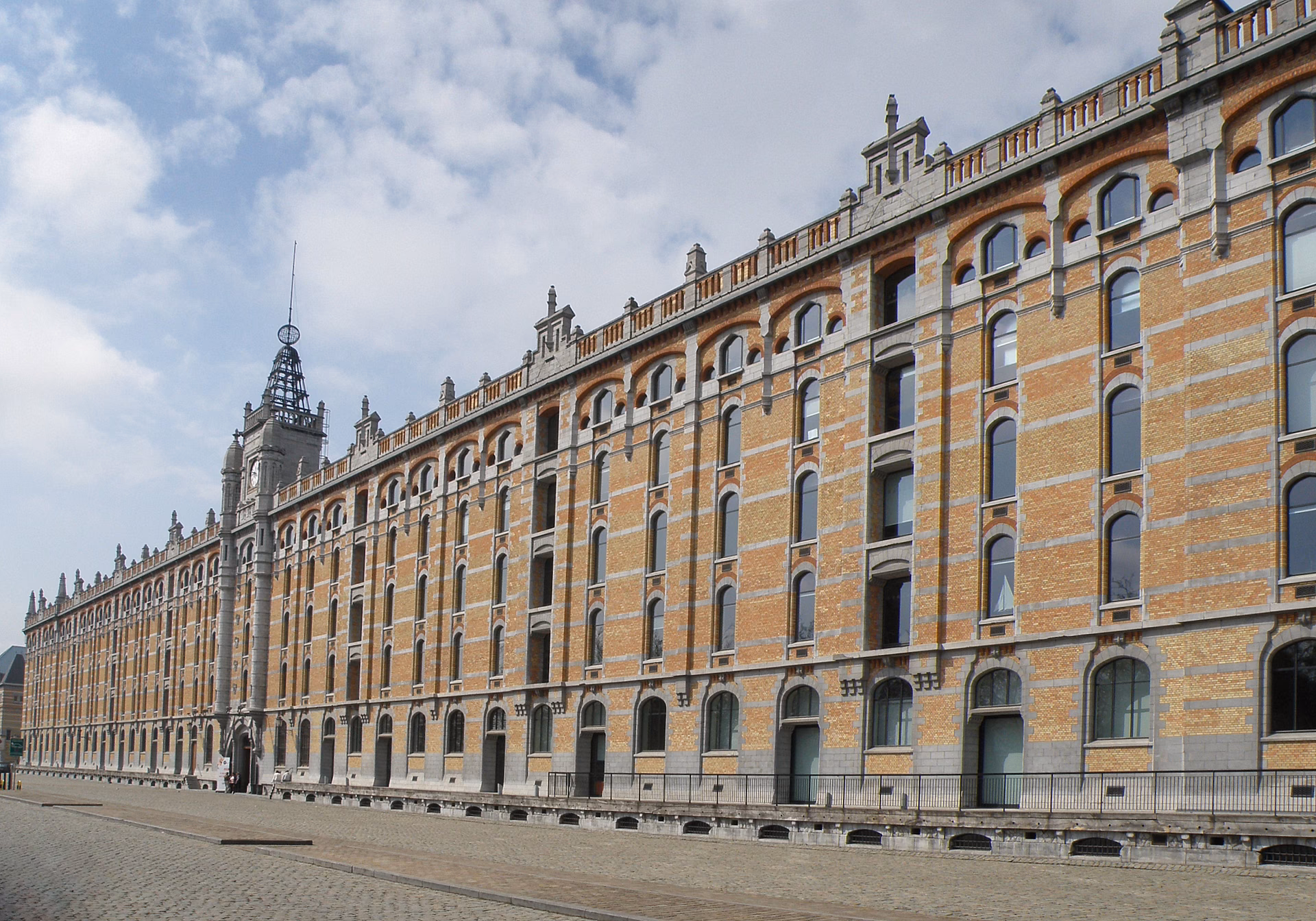 How do I get to the Bel?