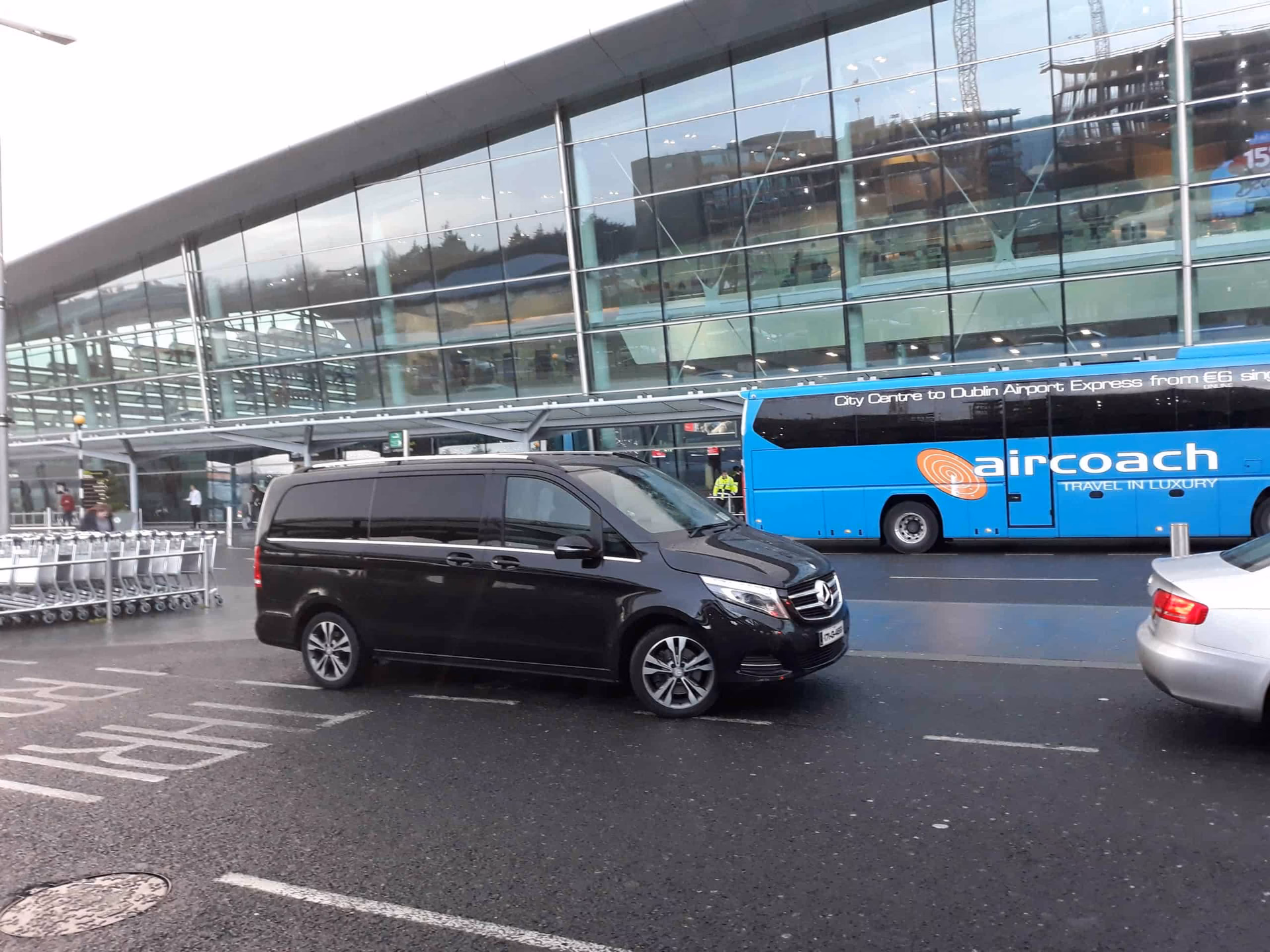 Does Belfast International Airport have a taxi service?