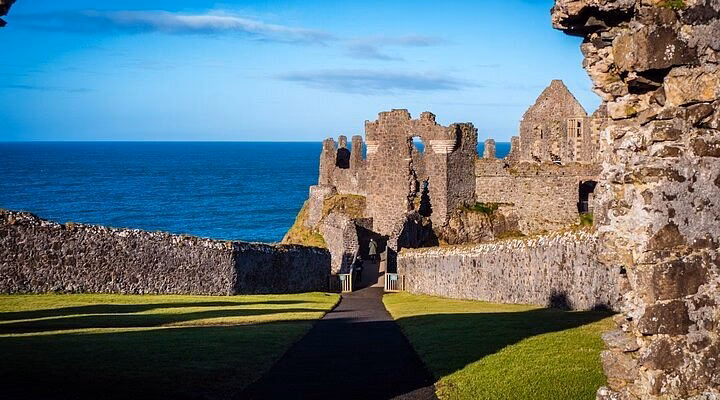 How to get from Belfast to Portstewart without a car?