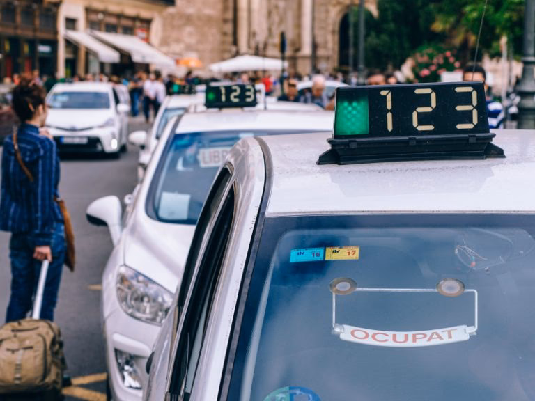 How much does it cost to travel from Dénia to Benidorm?