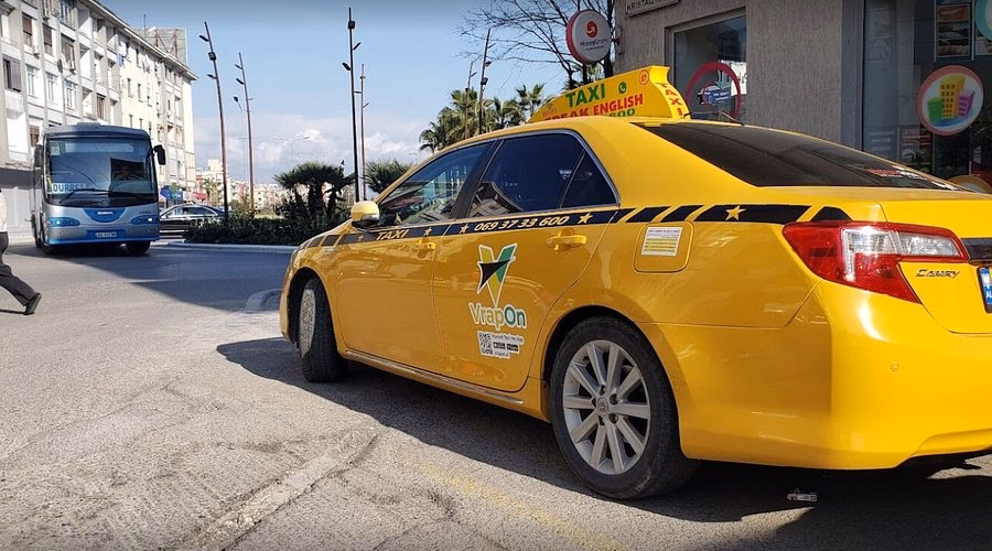 How long is the bus journey from Berat to Vlore?