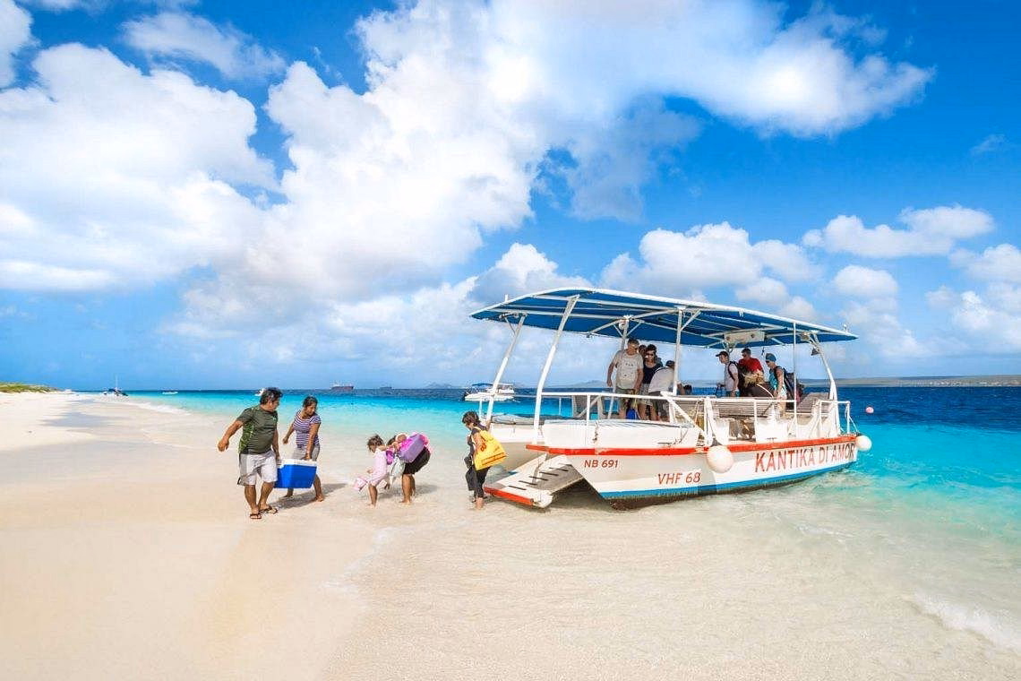 Which Caribbean cruise ships are best for squeezing into the smallest ports?