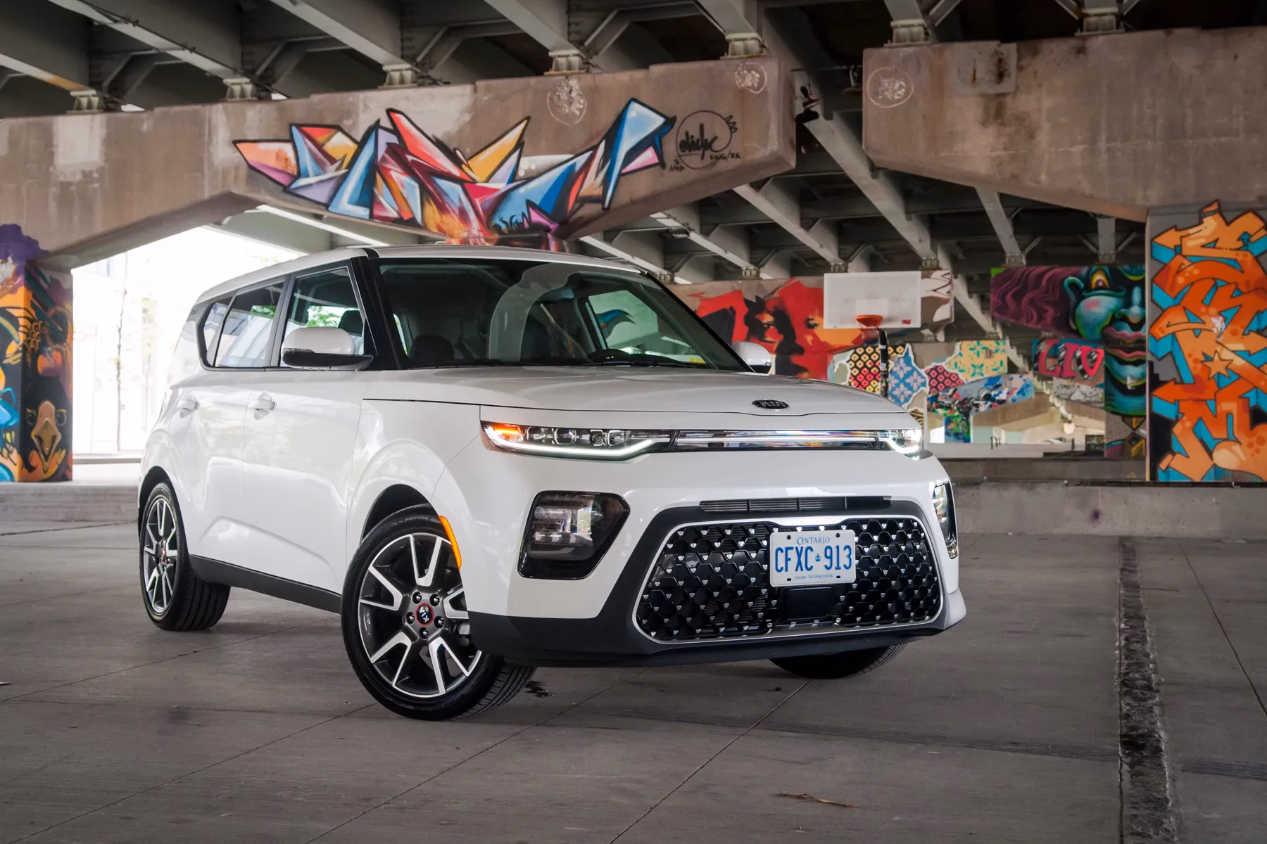 How much does a taxi cost in Canada?