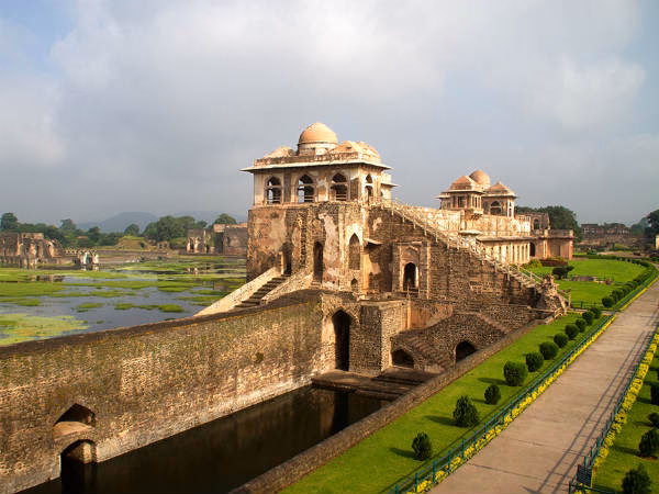 What is the cheapest train from Bhopal to Mandsaur?