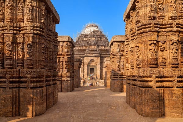 How to get from Bhubaneswar Airport (BBI) to Konark Sun Temple?
