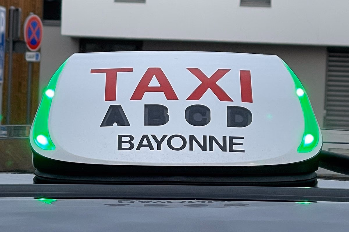 Is there a direct bus route to Biarritz?