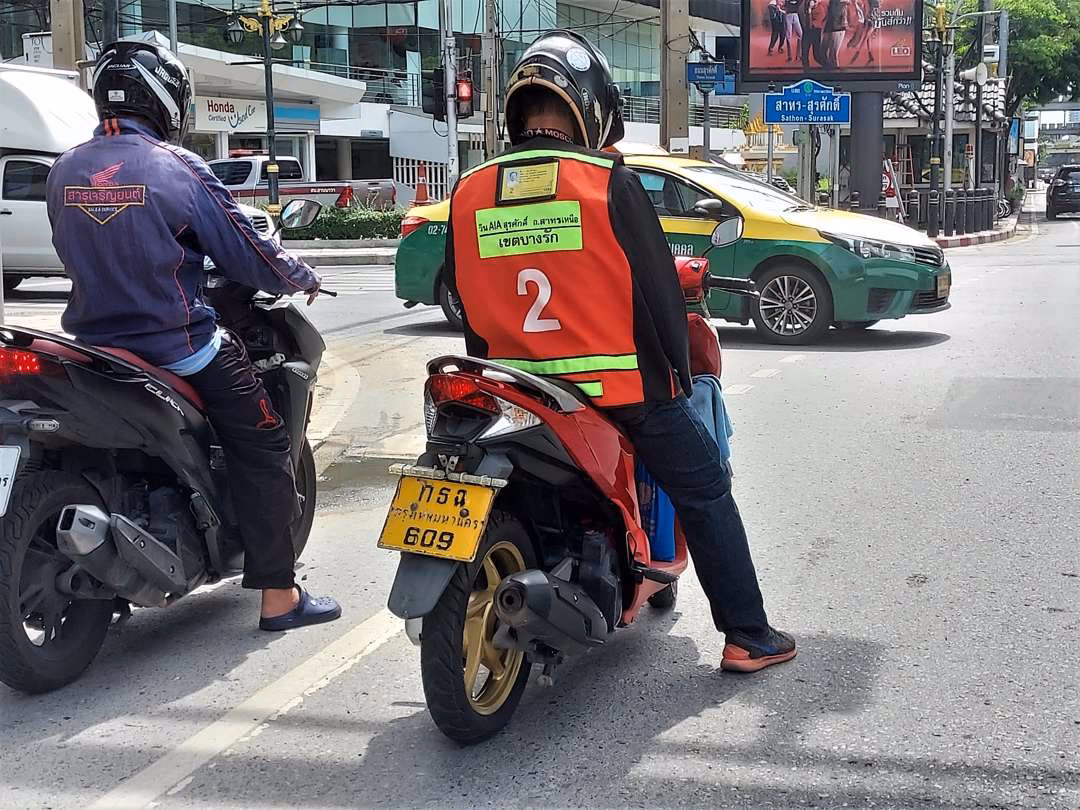 How to get a taxi in Thailand?