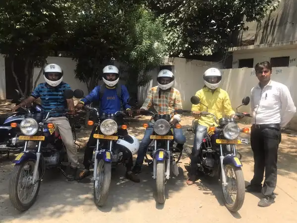 Which is the best cab service in Meerut?