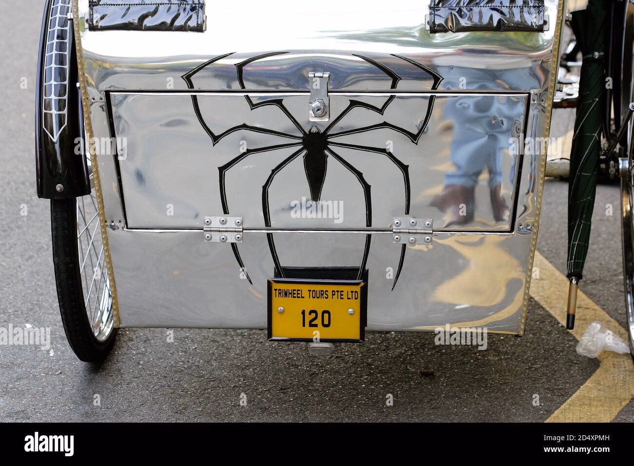 Can maxi taxi pick up my bike in Singapore?