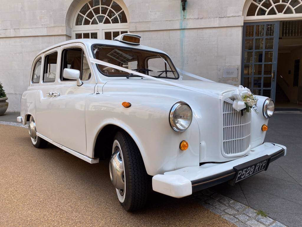 How many black cabs are there in London?