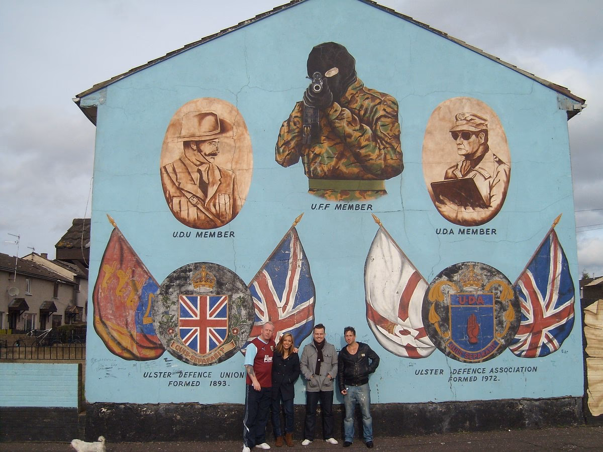 Who did the black taxi tour?