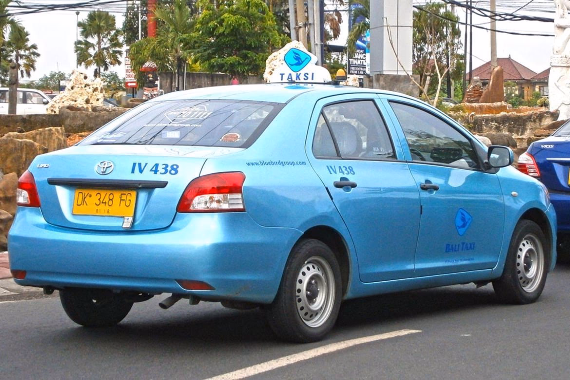 What does a Bluebird Taxi look like in Bali?