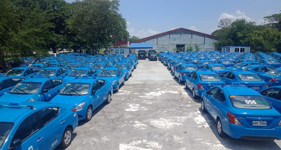 Which Cab Company in Davao City uses LED taxi toplights?