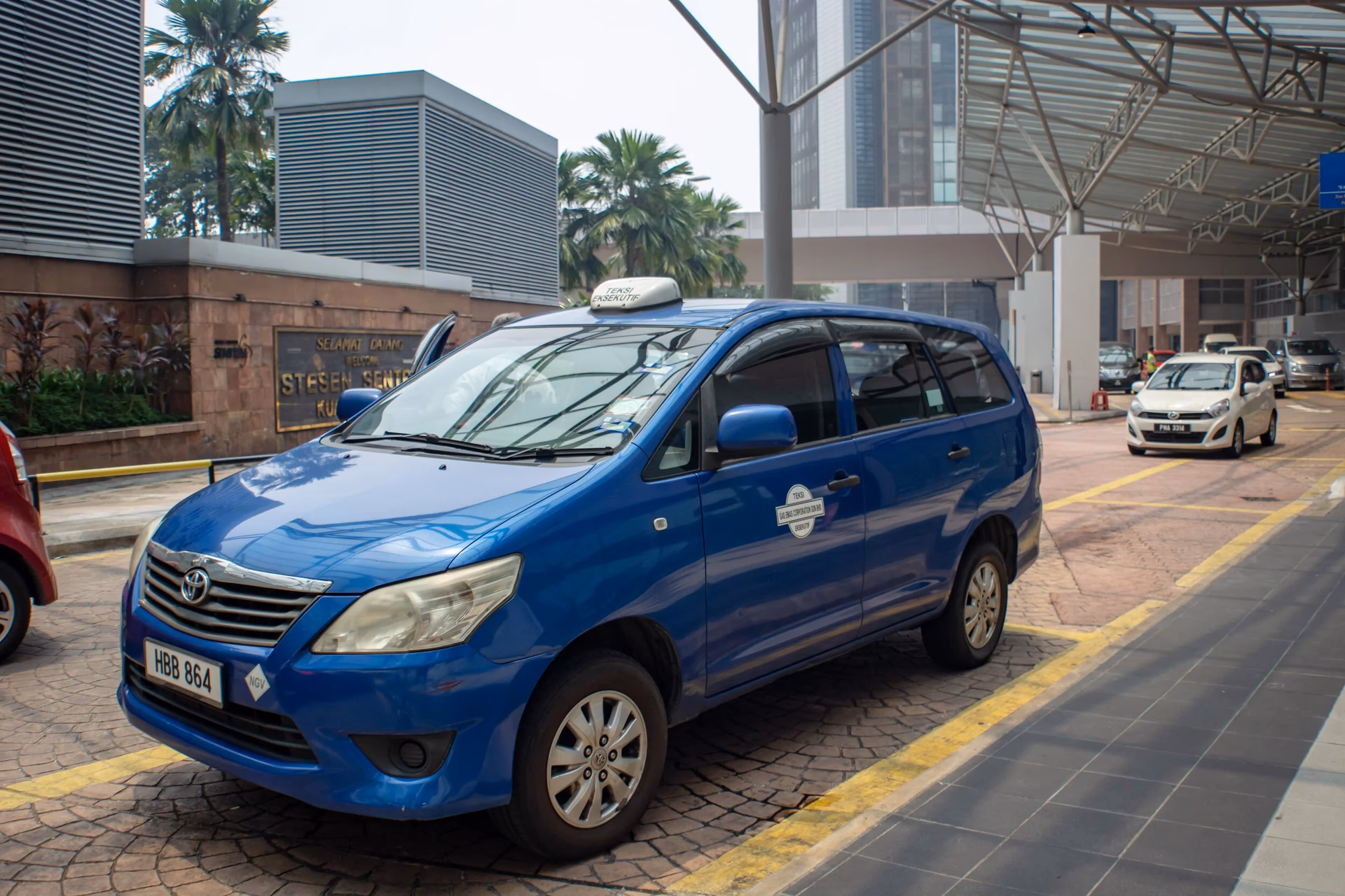 What is blue cab taxi service Malaysia?