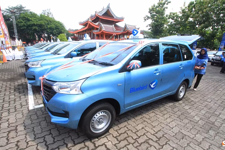 Dimana lokasi kantor pusat Blue Bird Semarang?