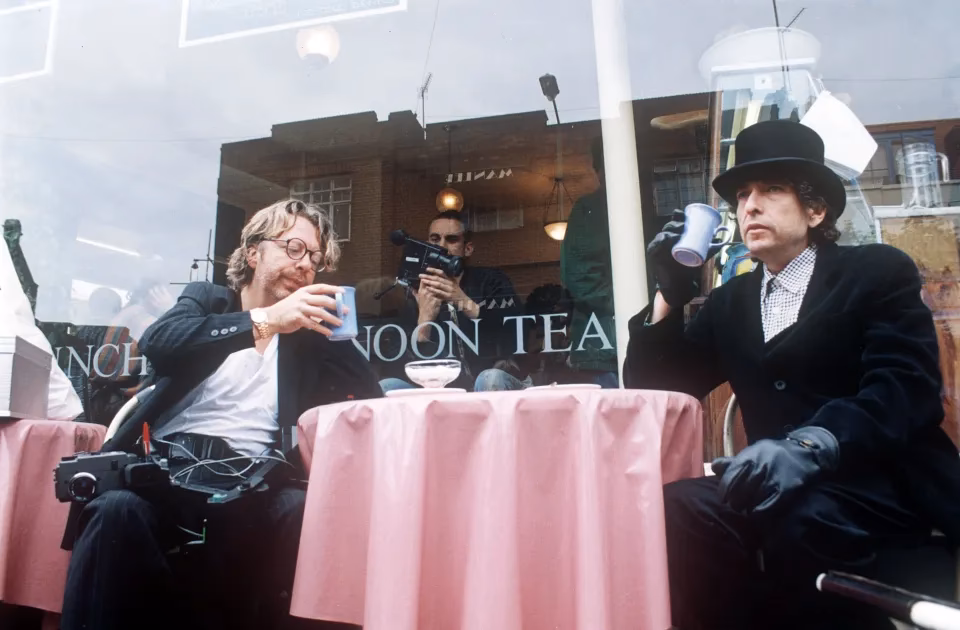 Did Bob Dylan visit Eurythmic Dave Stewart in London?