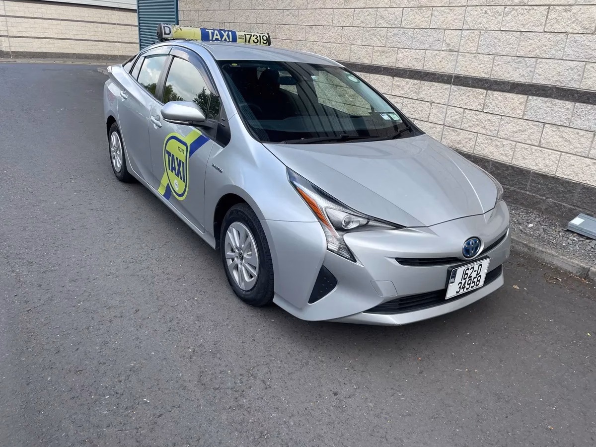 Does Bobo motors offer a taxi service?