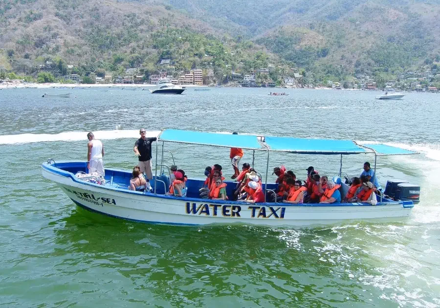 How often does a water taxi leave Boca de Tomatlan?