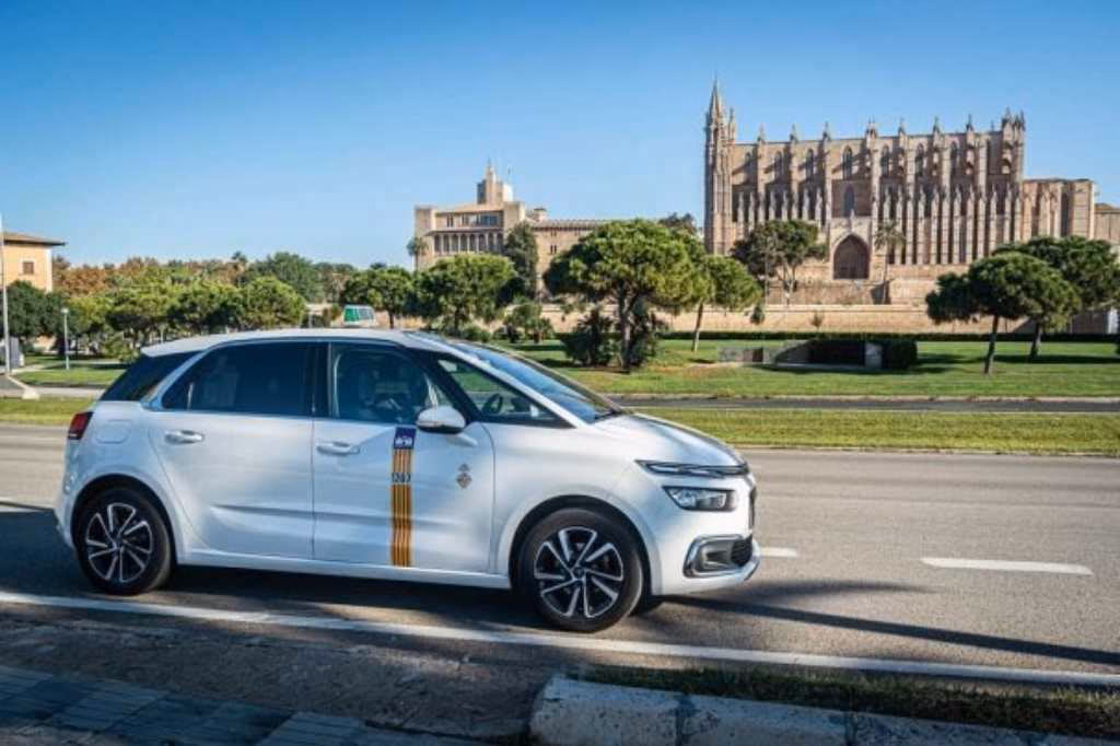 Are taxi fares regulated in Palma de Mallorca?