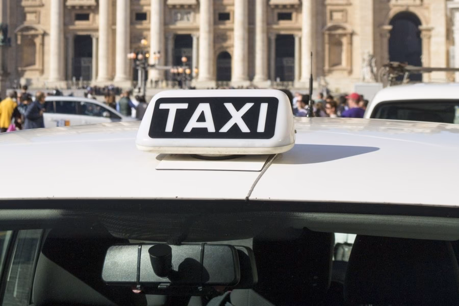 How far is Waldorf Astoria from Rome airport?