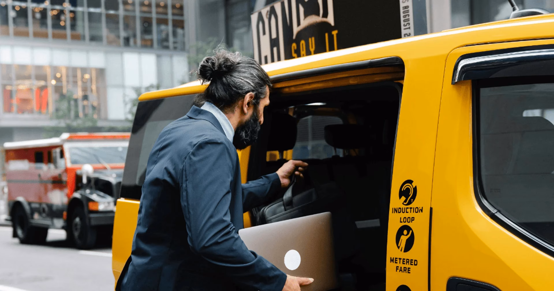 How many hours & 40 km taxi service in Trivandrum?