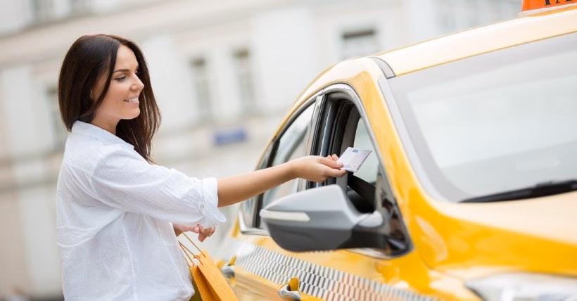 How do I pay for a cab in Warsaw?