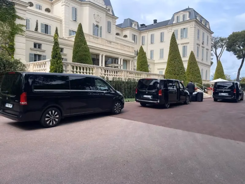 Who is taxi Zurich Airport?