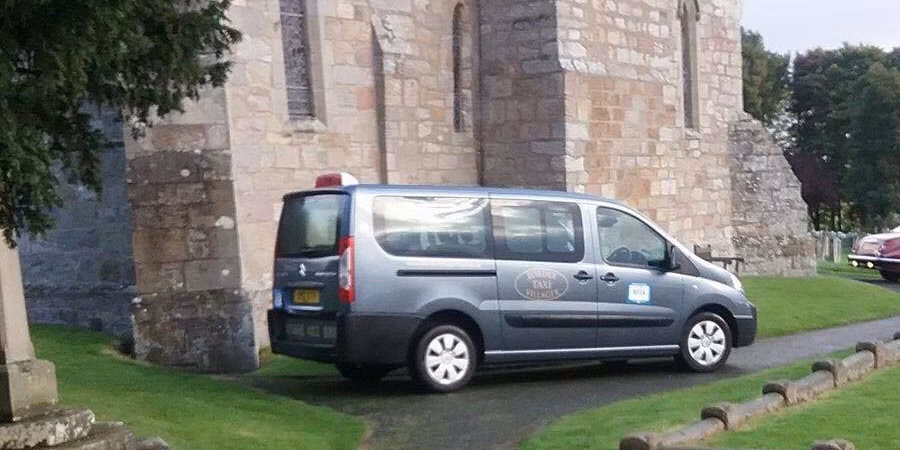 How do you identify a taxi in Northumberland?