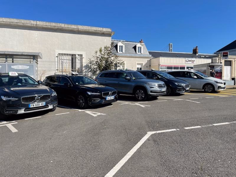 Comment comparer les modes de transport de Paris à Bourges ?