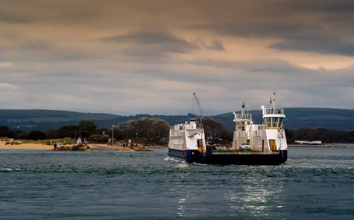 How much is a bus from Lansdowne to Sandbanks?