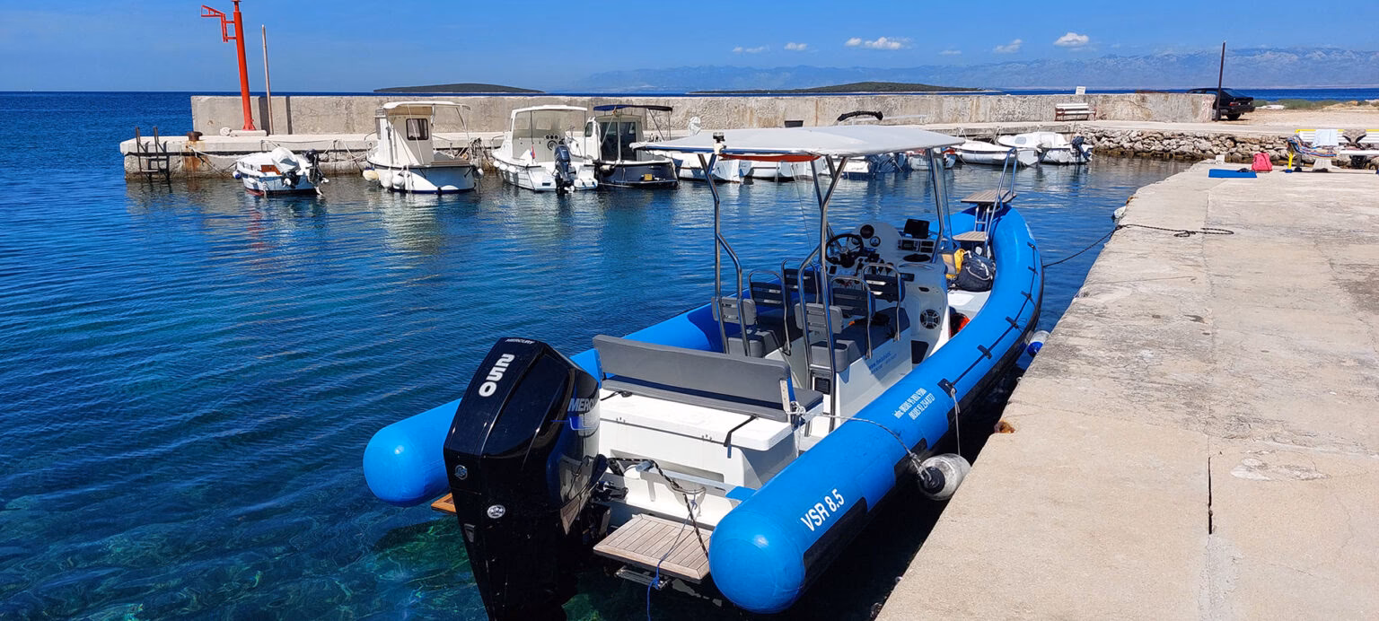 Does Dugi Otok have a taxi service?