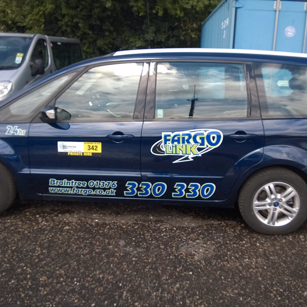 What bus services serve Braintree Town Centre?