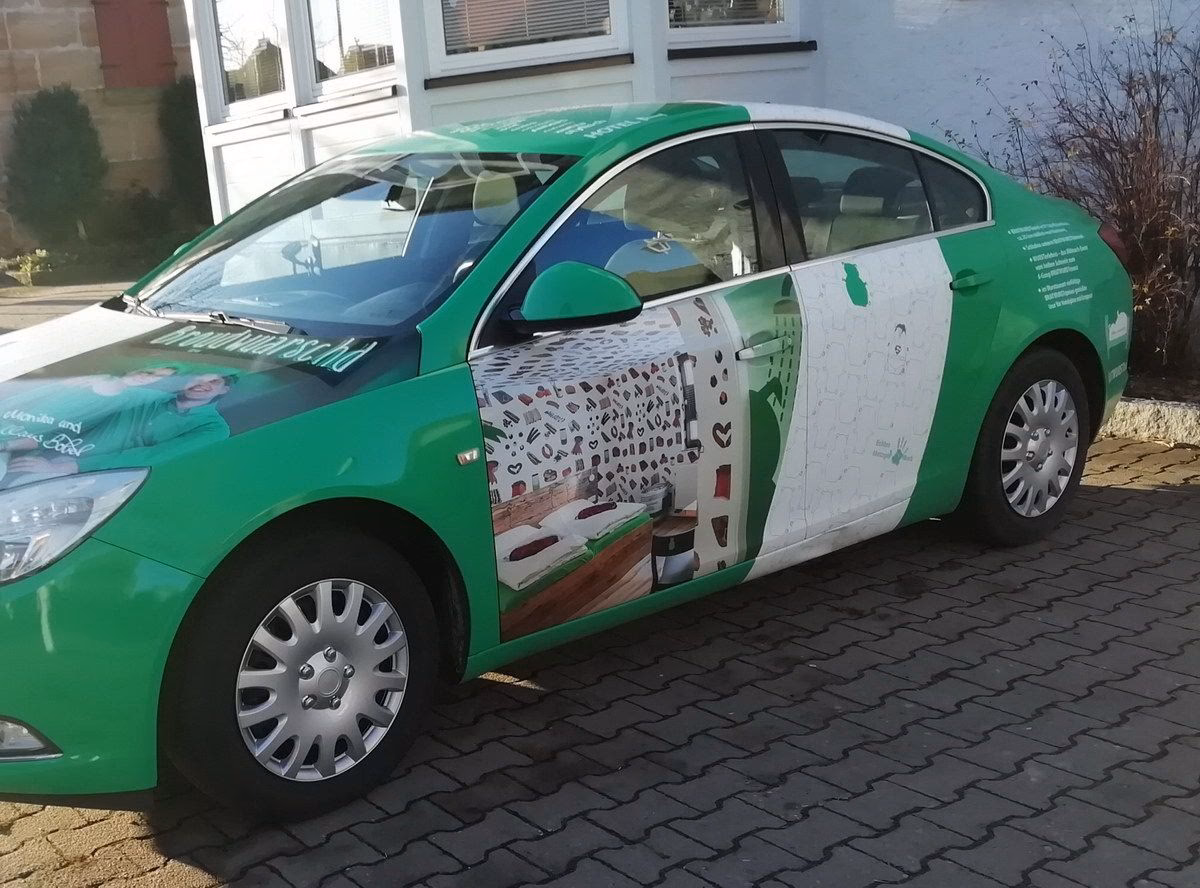 Who is bratwurst street food catering?